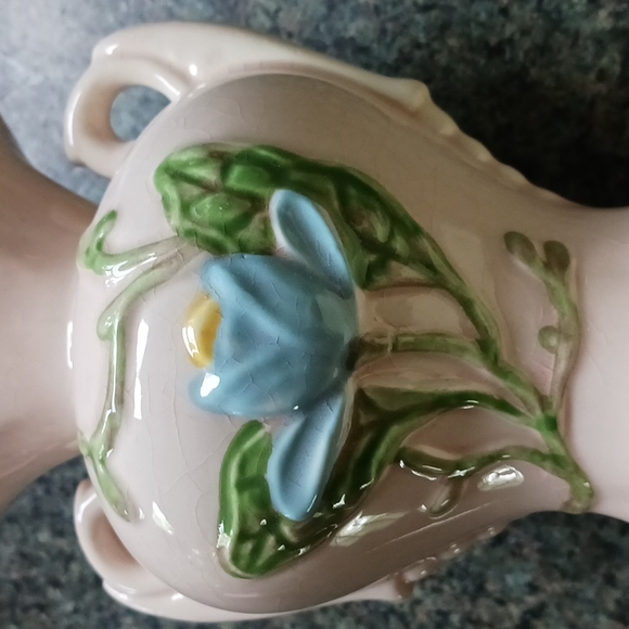 Vintage Hull Vase With Handles Signed USA Hull - Picture 4 of 6